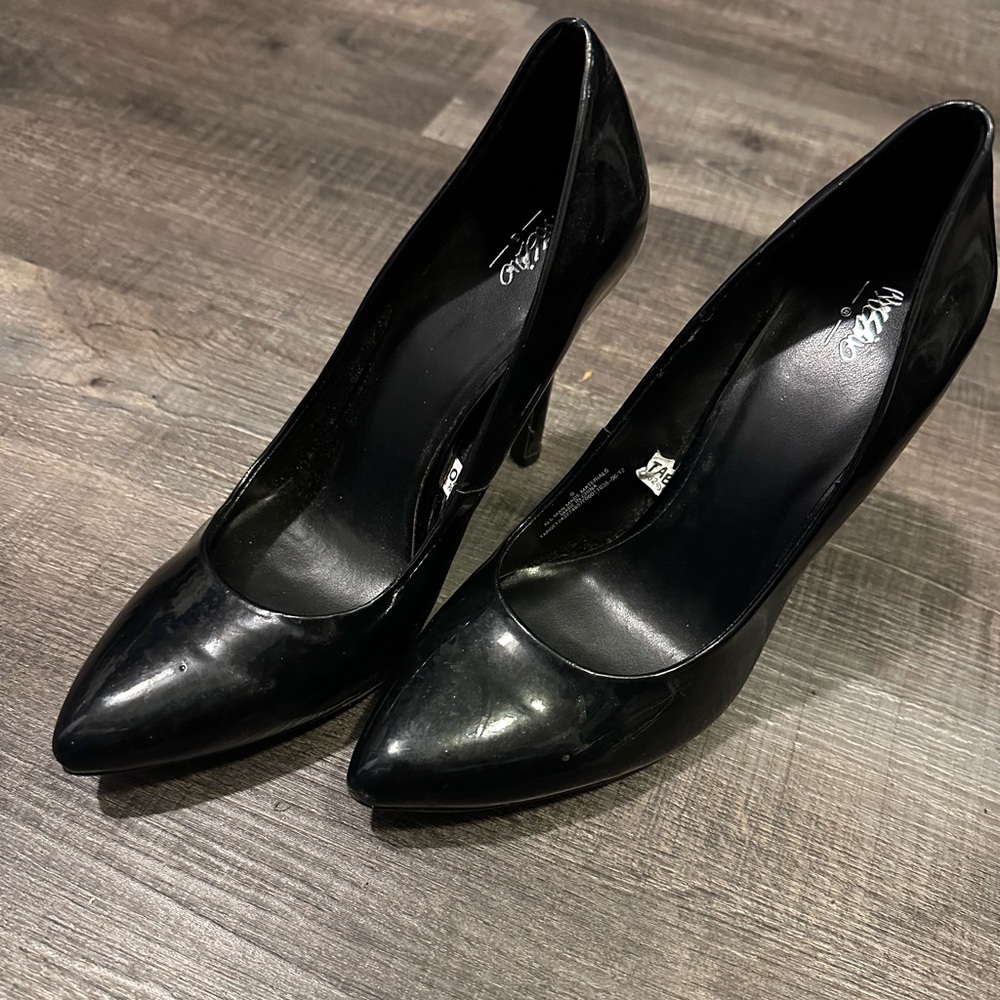 Shinny black heels